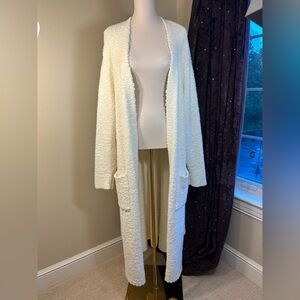 SKIMS Robe w/belt & pockets. White size 2X/3X full length. Perfect gift!